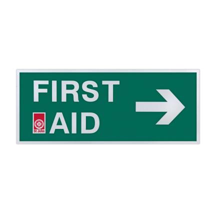 Sign - right arrow first aid polyethylene